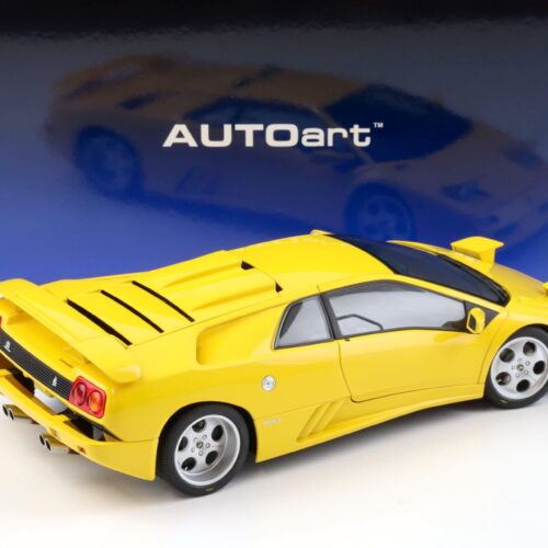 1:18 AUTOart Lamborghini Diablo SE30 JOTA 1995 Superfly yellow 79144