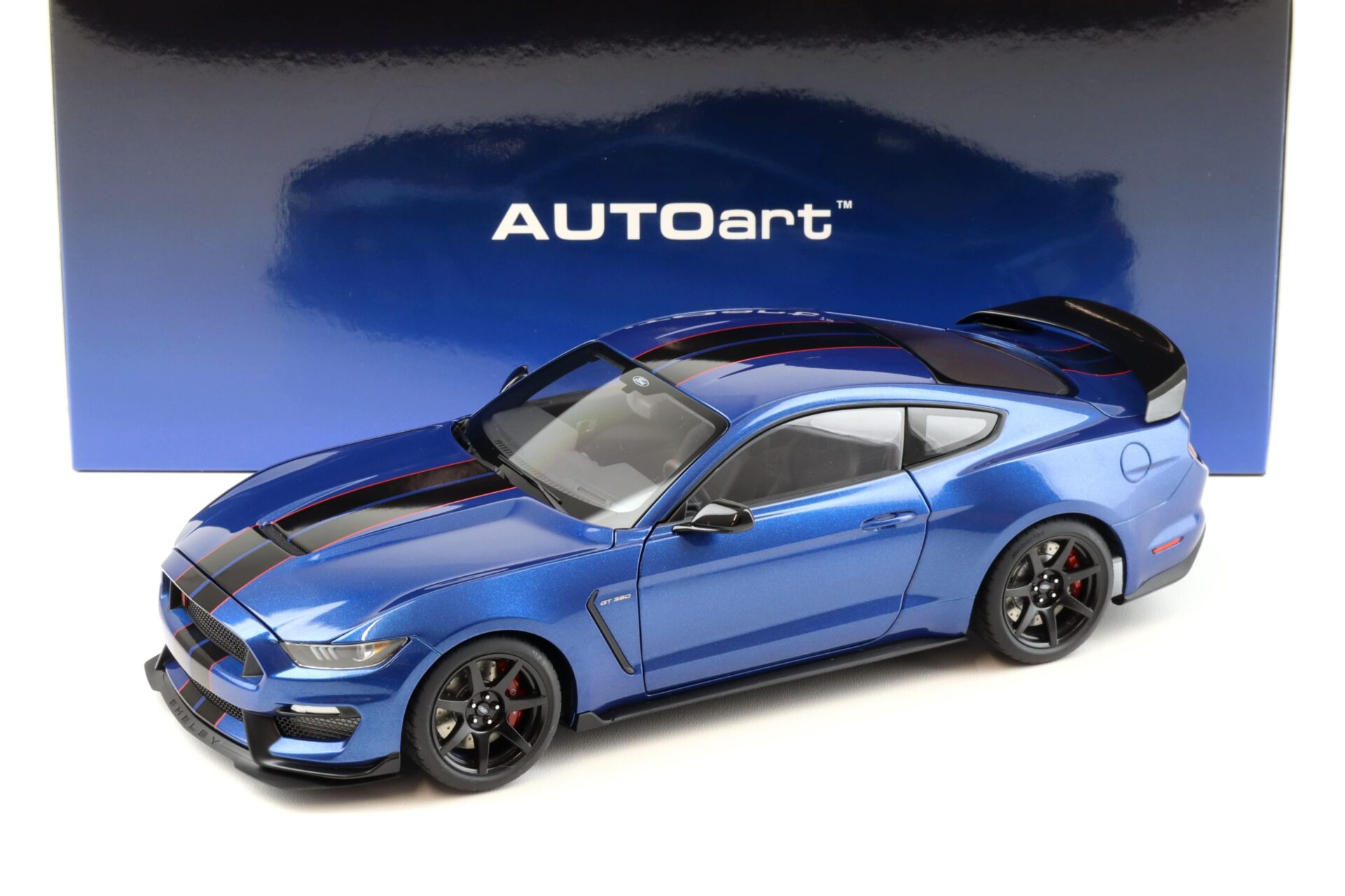 1:18 AUTOart Ford Shelby GT-350R Coupe Lightning blue 72933