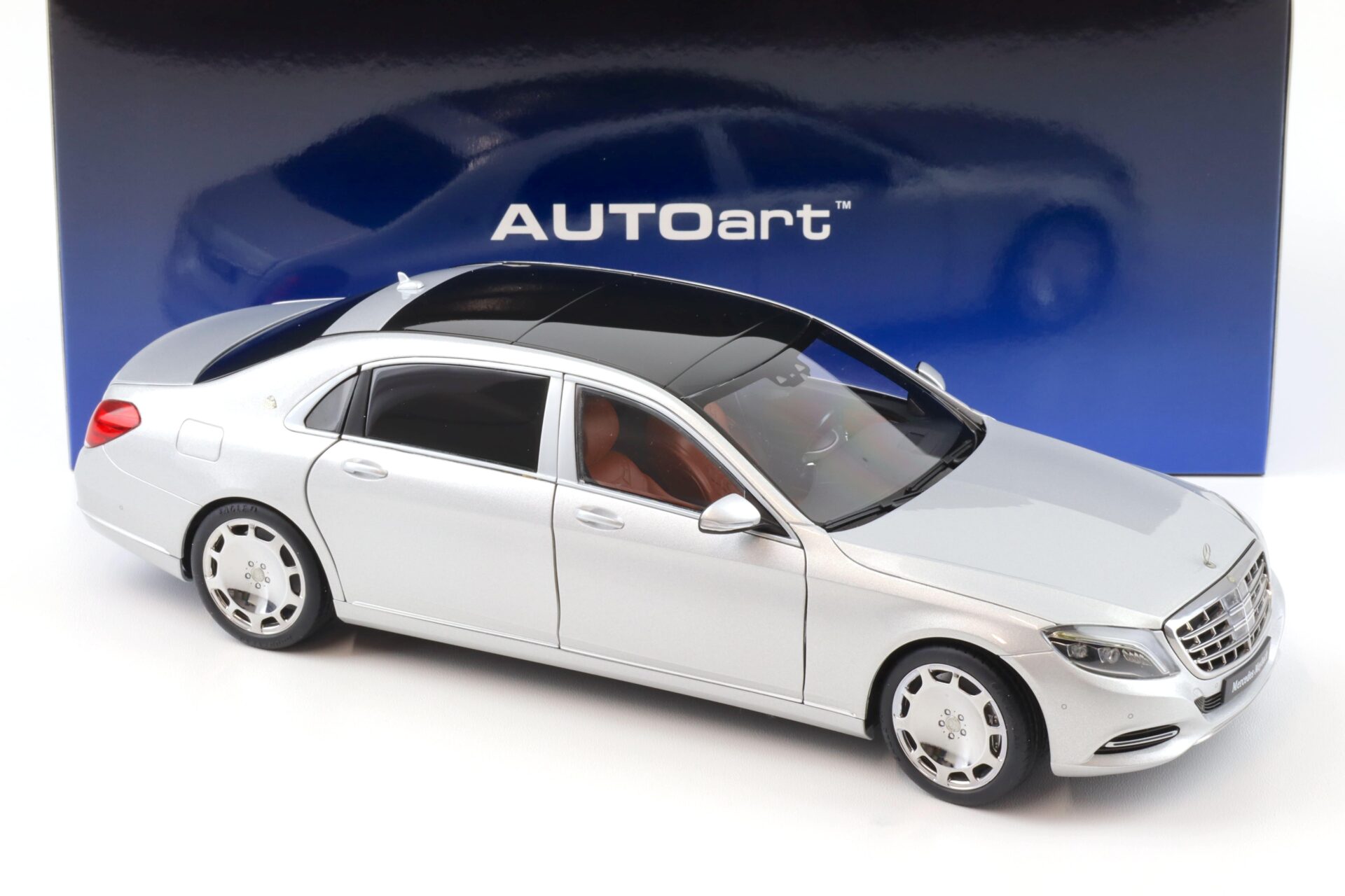 1:18 AUTOart Mercedes - Maybach S-Klasse S600 Limousine silver 76292