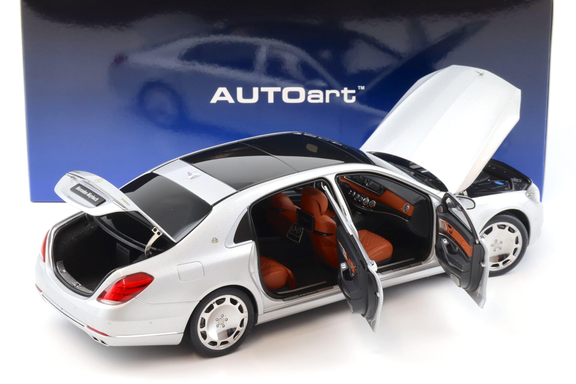 1:18 AUTOart Mercedes - Maybach S-Klasse S600 Limousine silver 76292
