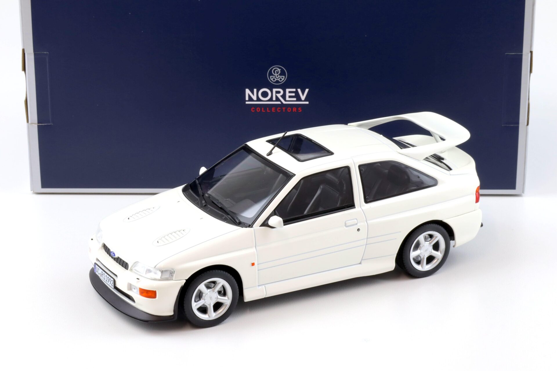 1:18 Norev Ford Escort Cosworth 1992 white 182776
