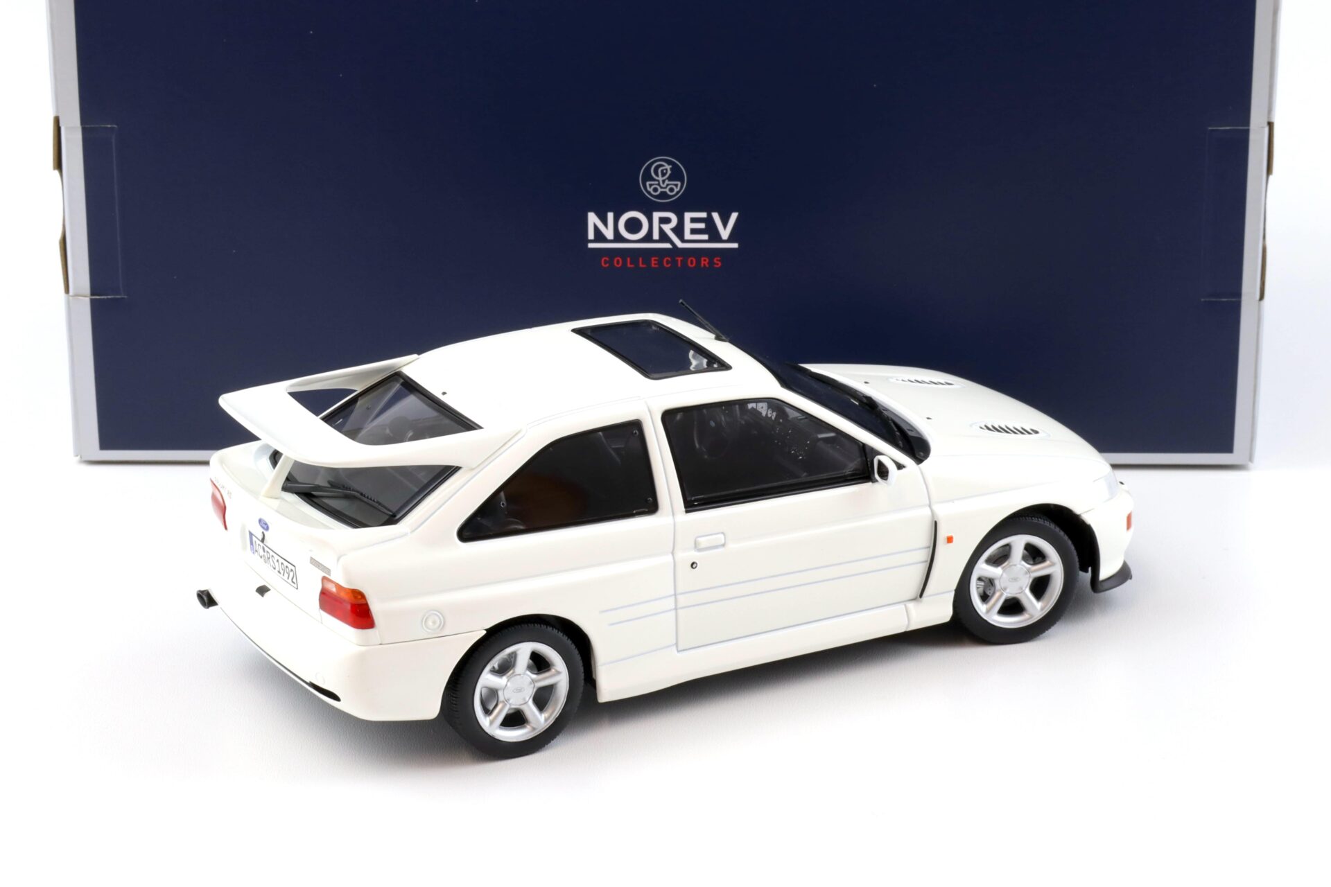 1:18 Norev Ford Escort Cosworth 1992 white 182776