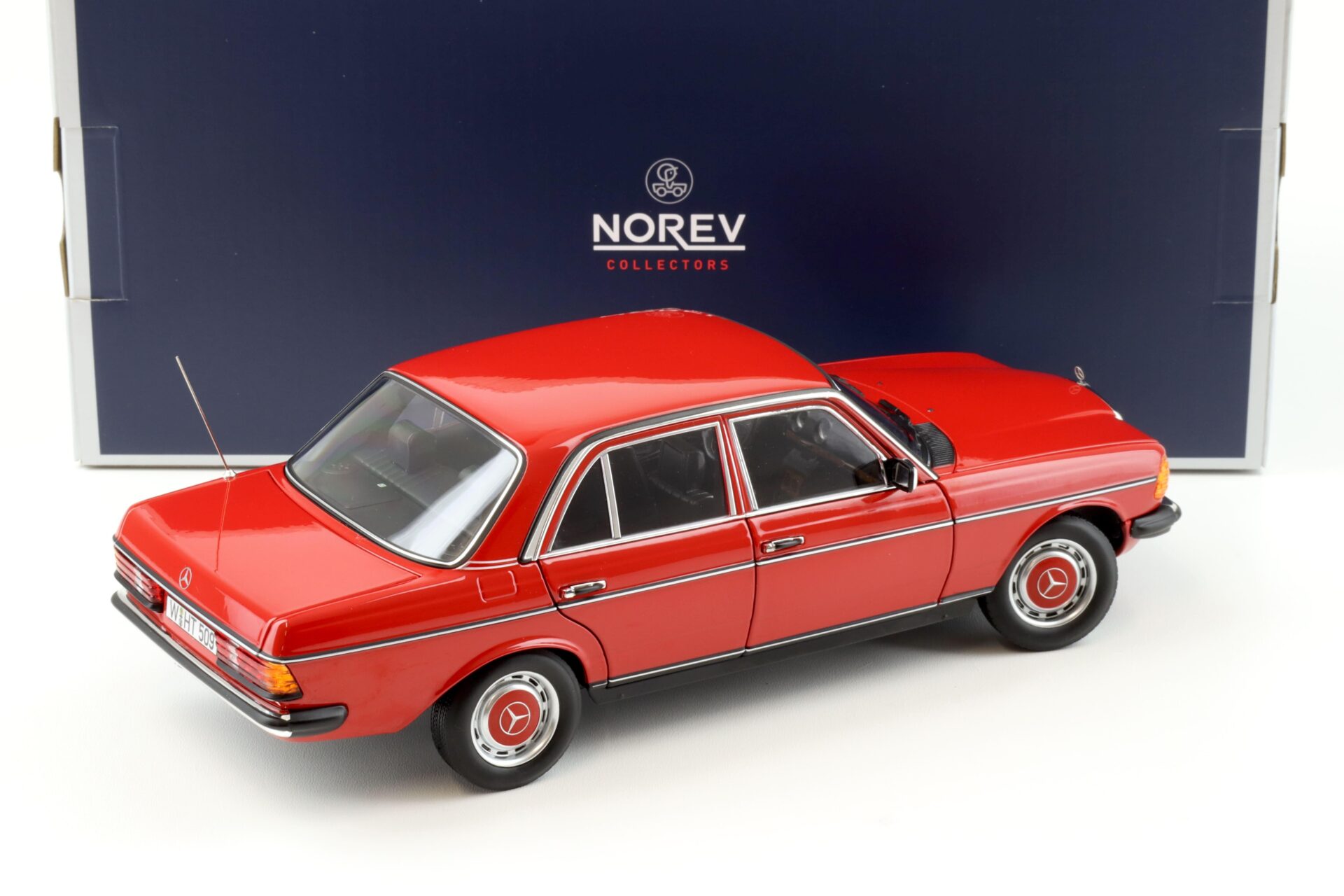 1:18 Norev Mercedes 200 Limousine W123 red 1982 - Limited 1000 pcs.