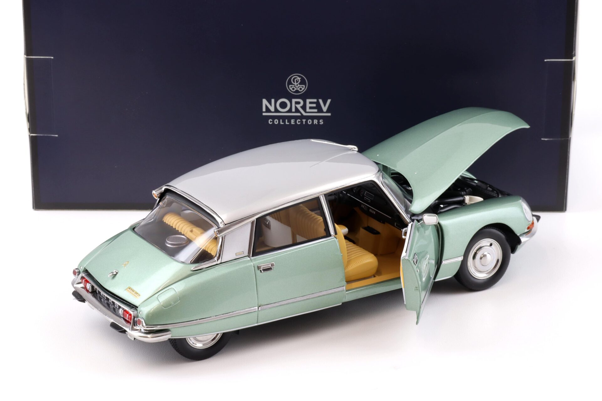 1:18 Norev Citroen DS 23 Pallas 1972 green metallic - Limited 400 pcs.