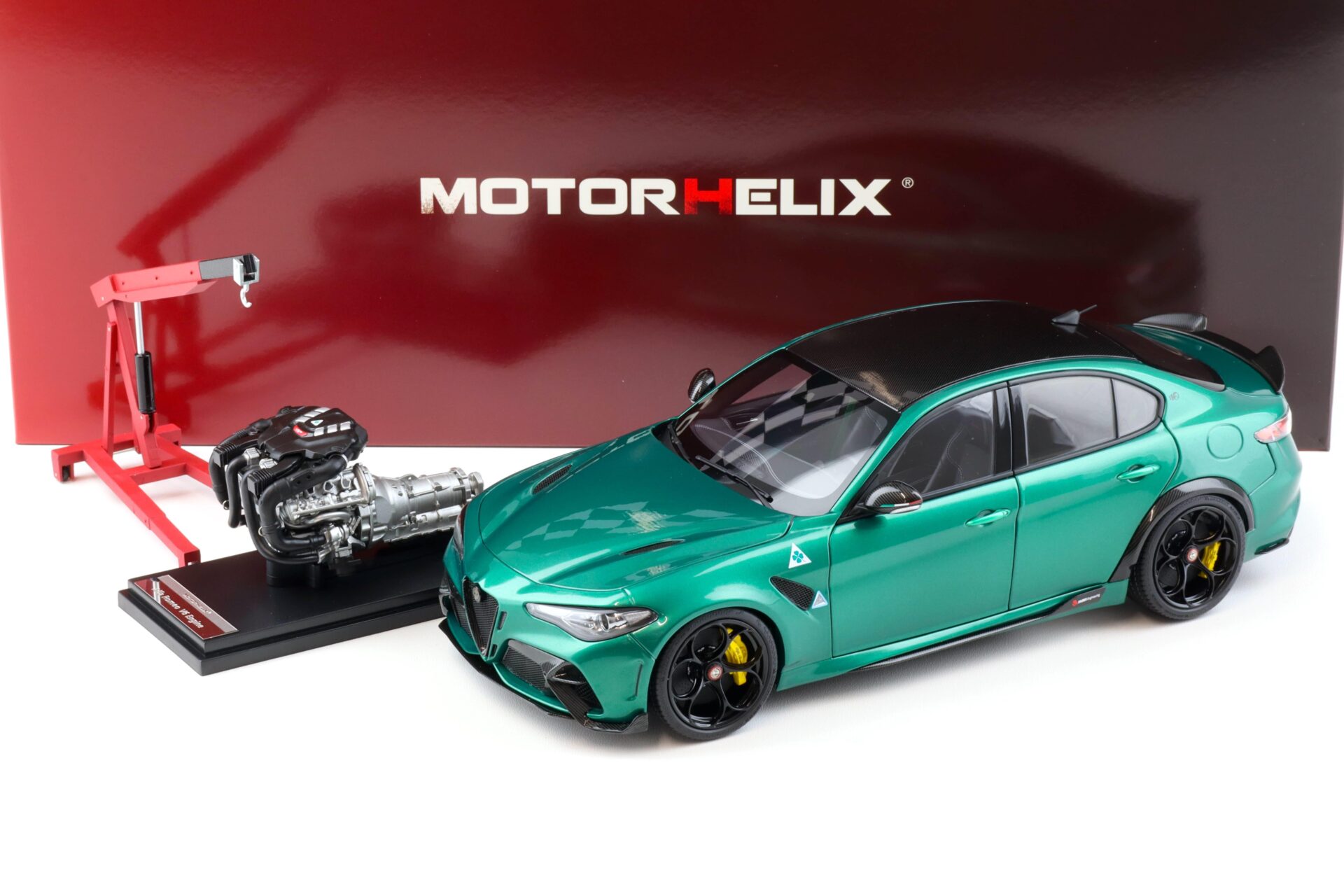 1:18 Motorhelix Alfa Romeo Giulia GTA Montreal green + engine Die-Cast M89002