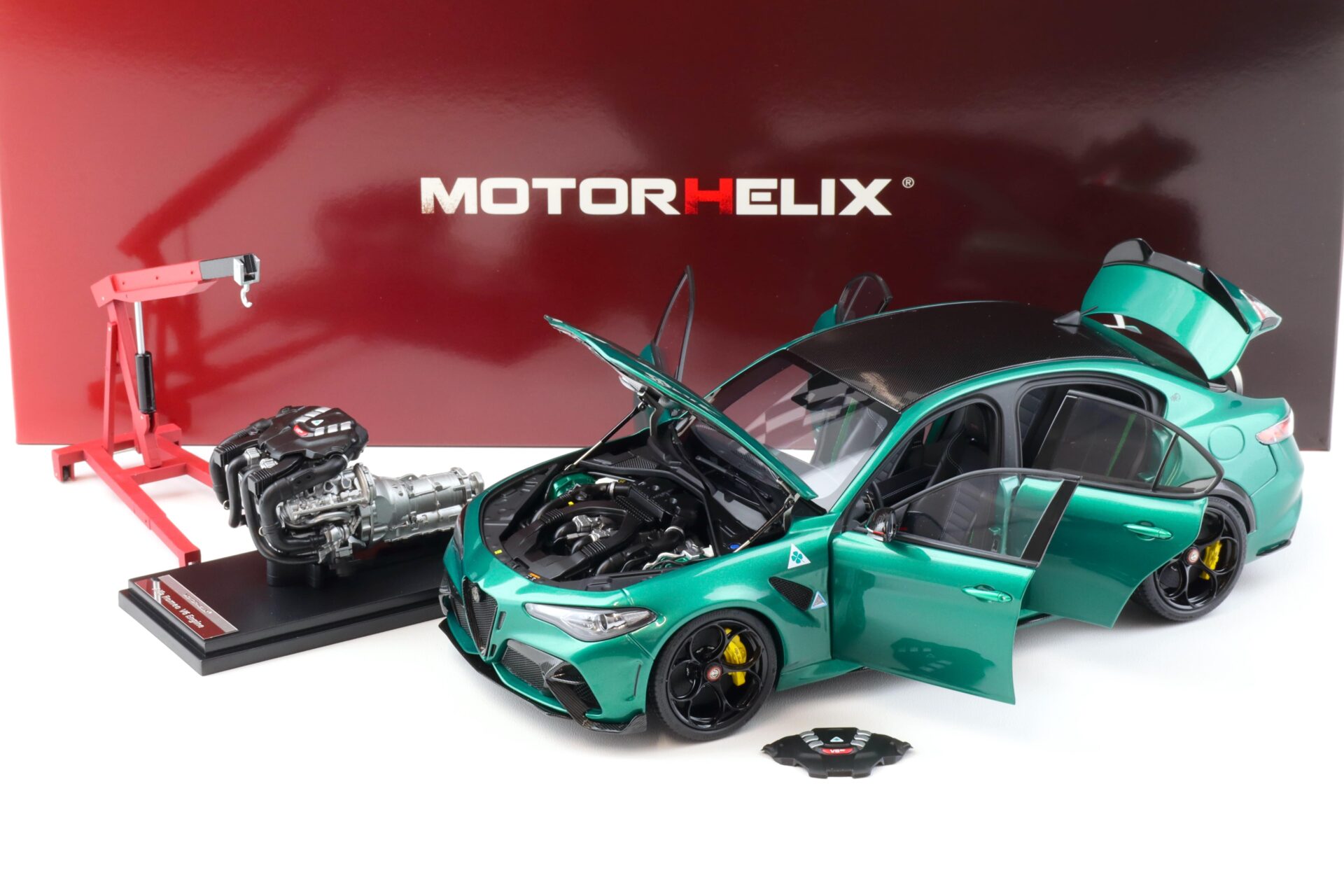 1:18 Motorhelix Alfa Romeo Giulia GTA Montreal green + engine Die-Cast M89002