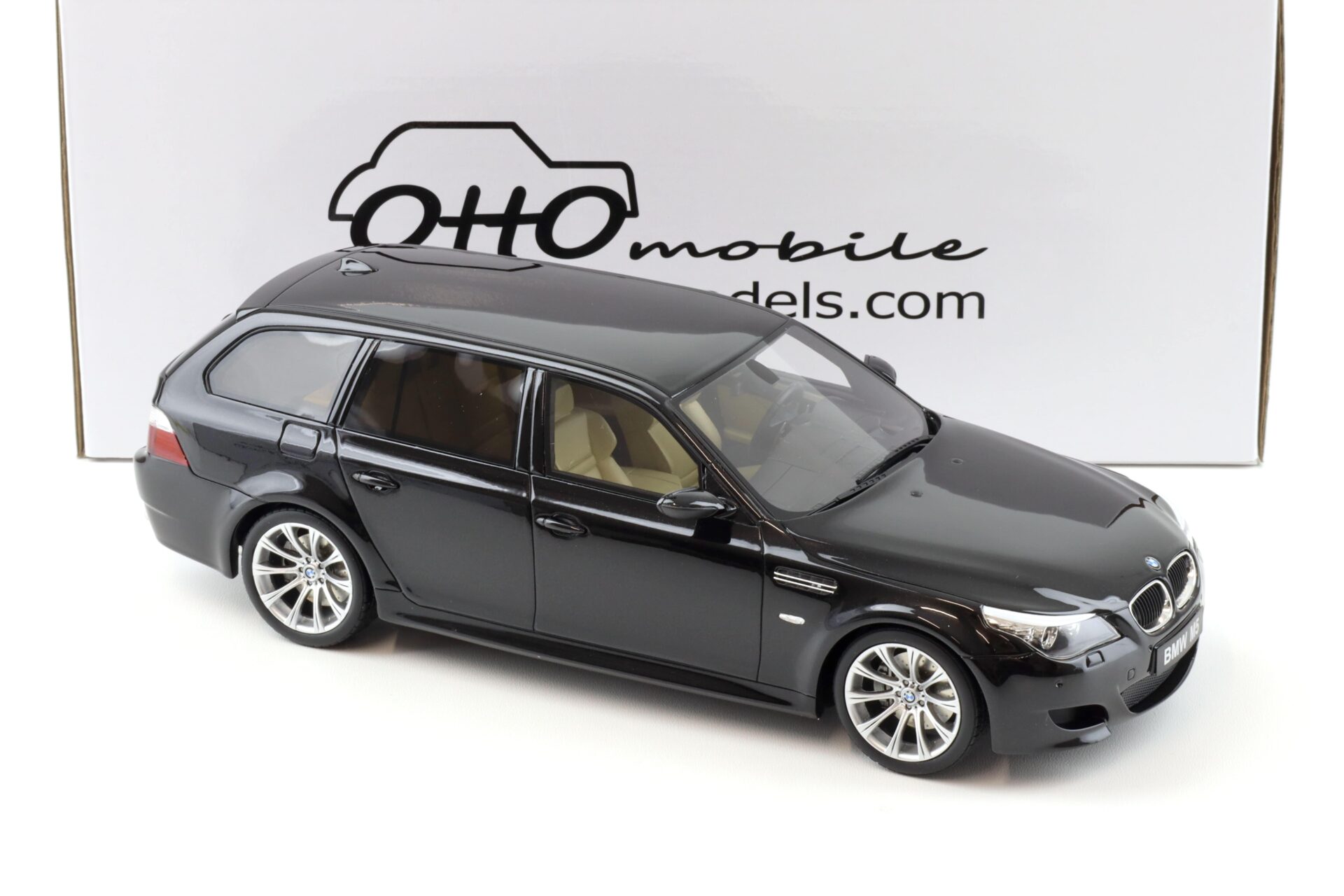1:18 OTTO mobile OT1020 BMW M5 (E61) Touring black 2004