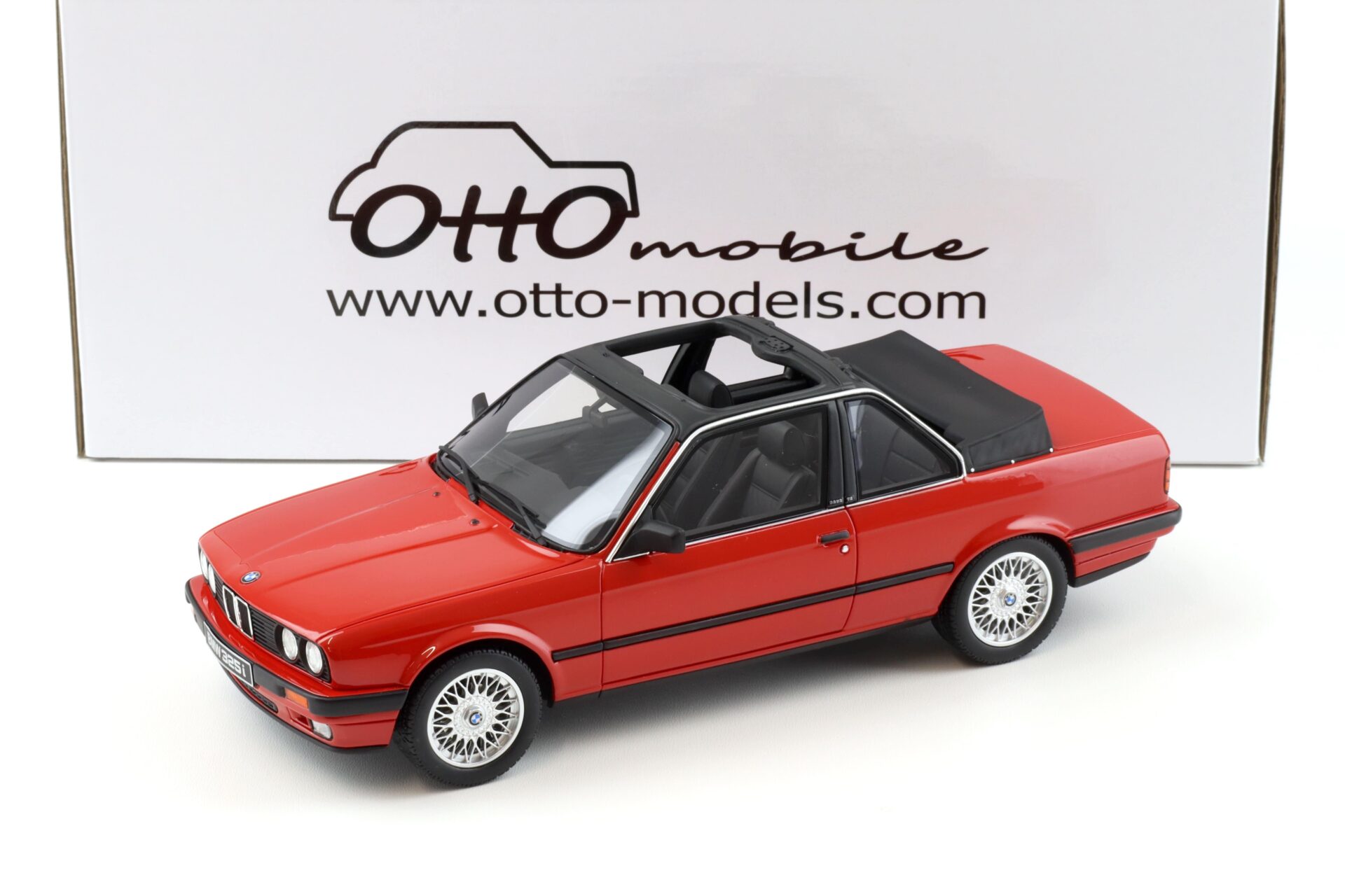 1:18 OTTO mobile OT767 BMW 325i E30 TC2 BAUR Cabrio 1988 red