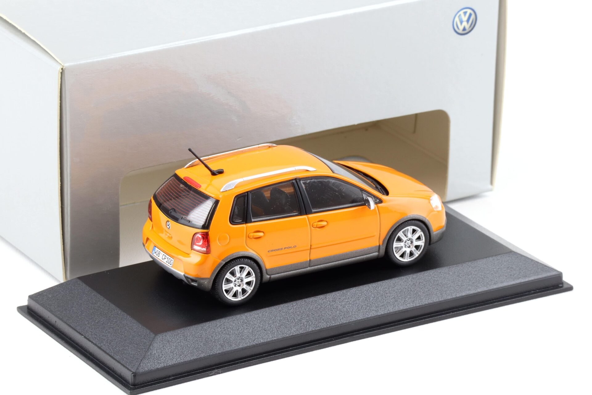1:43 Minichamps VW Cross Polo 2006 orange DEALER VERSION