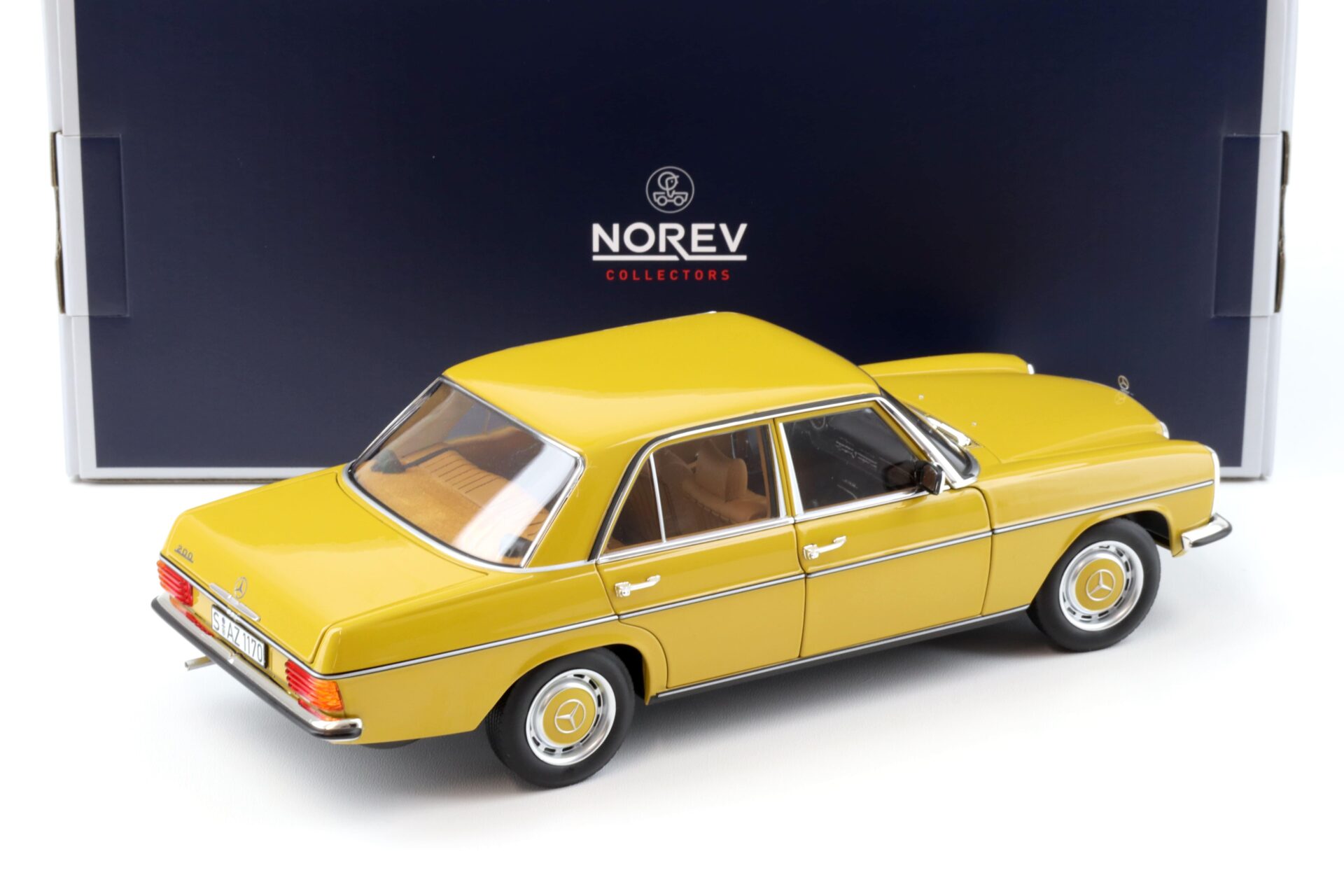1:18 Norev Mercedes 200 Strich-Acht /8 W115 Limousine 2-Serie 1973 sahara yellow