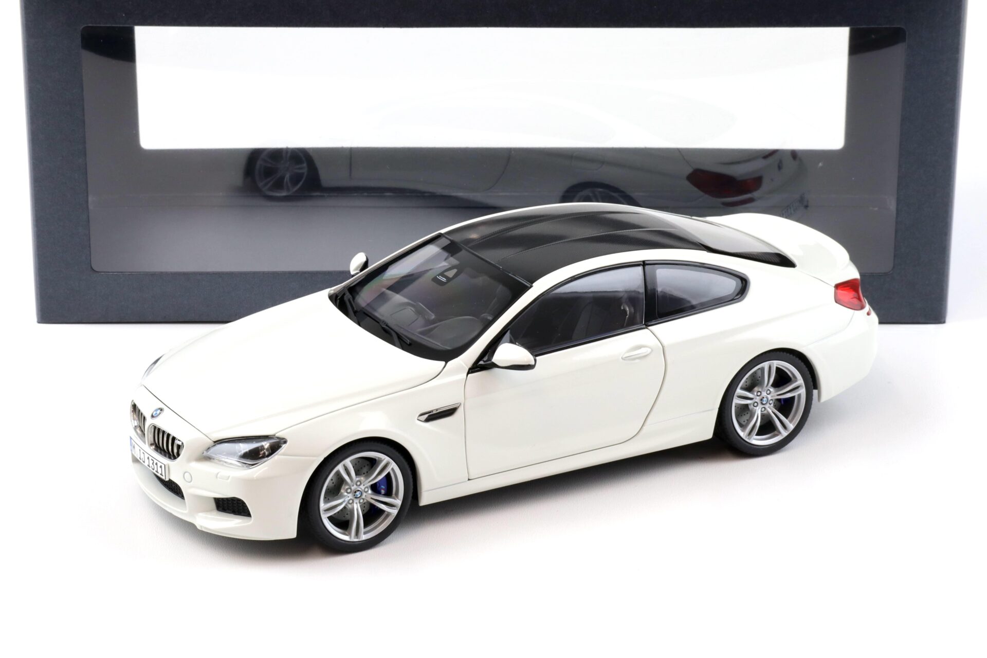 1:18 Paragon 2012 BMW M6 Coupe F13 Alpine white DEALER VERSION