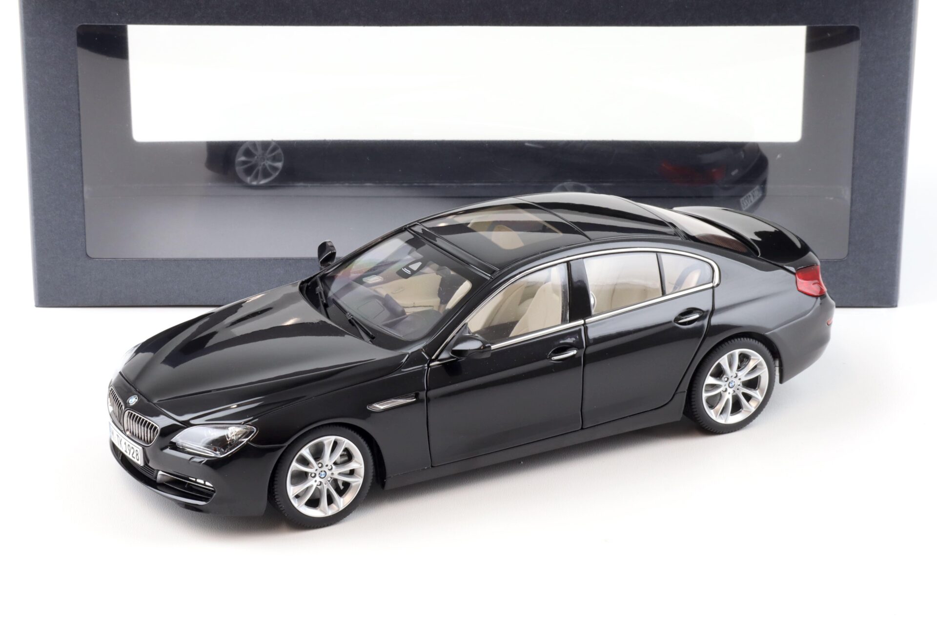 ID 92812 orig 1.jpg 1:18 Paragon 2013 BMW 6 Series 650i F06 Gran Coupe black Sapphire DEALER VERSION