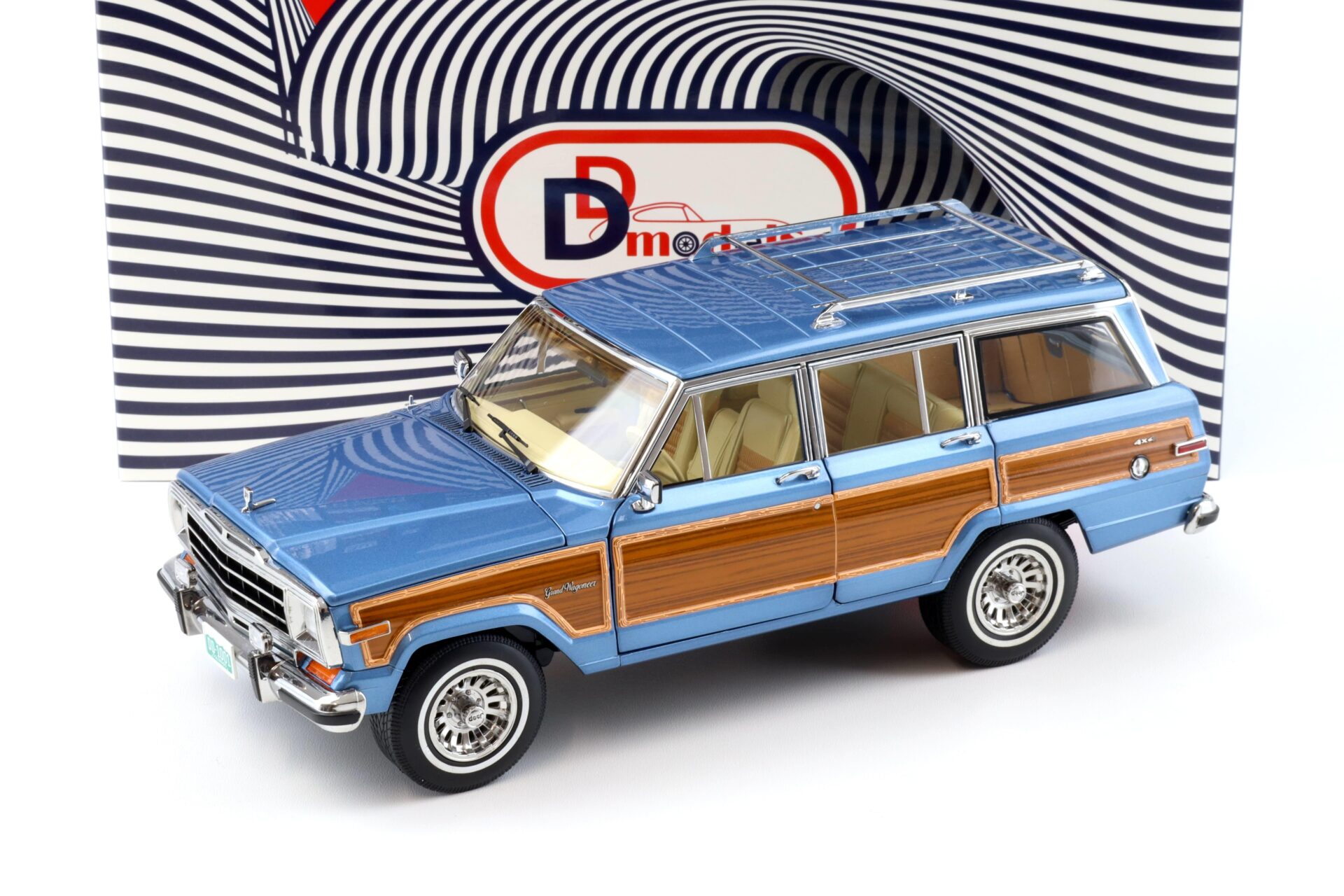 ID 93246 orig 1.jpg 1:18 DD-Models Jeep Grand Wagoneer 1991 Spinnaker blue/ wood DO00101