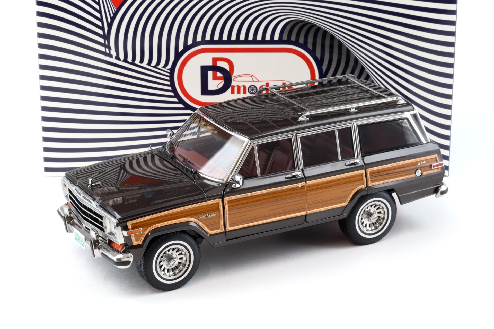 ID 93251 orig.jpg 1:18 DD-Models Jeep Grand Wagoneer 1991 Dover grey metallic/ wood DO00102