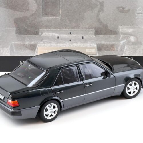 1:18 Norev Mercedes 500 E W124 5.0 V8 Limousine blue-black met. DEALER VERSION - Image 3