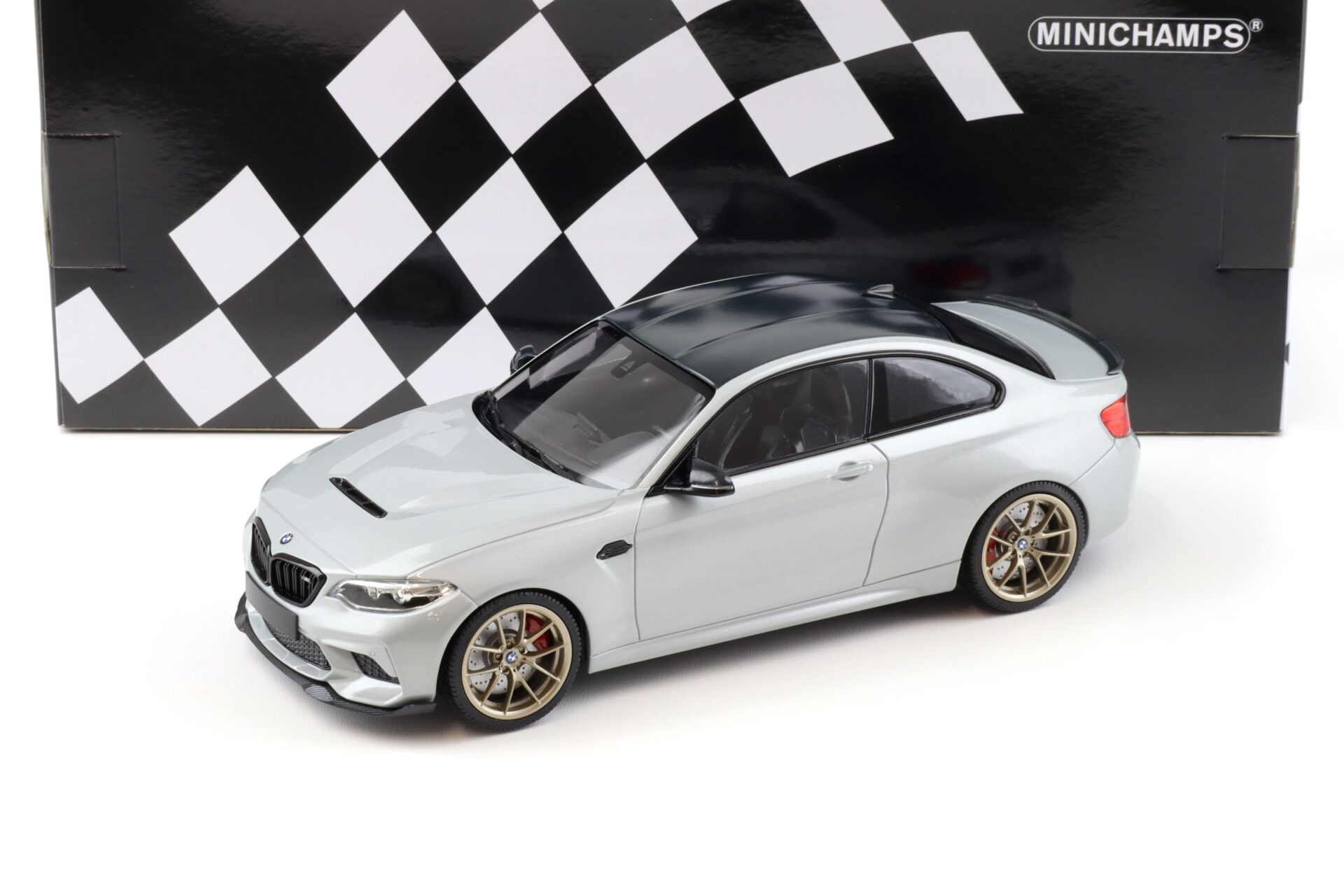 ID 93376 orig 1.jpg 1:18 Minichamps BMW M2 CS (F87) Coupe 2020 silver metallic/ gold wheels