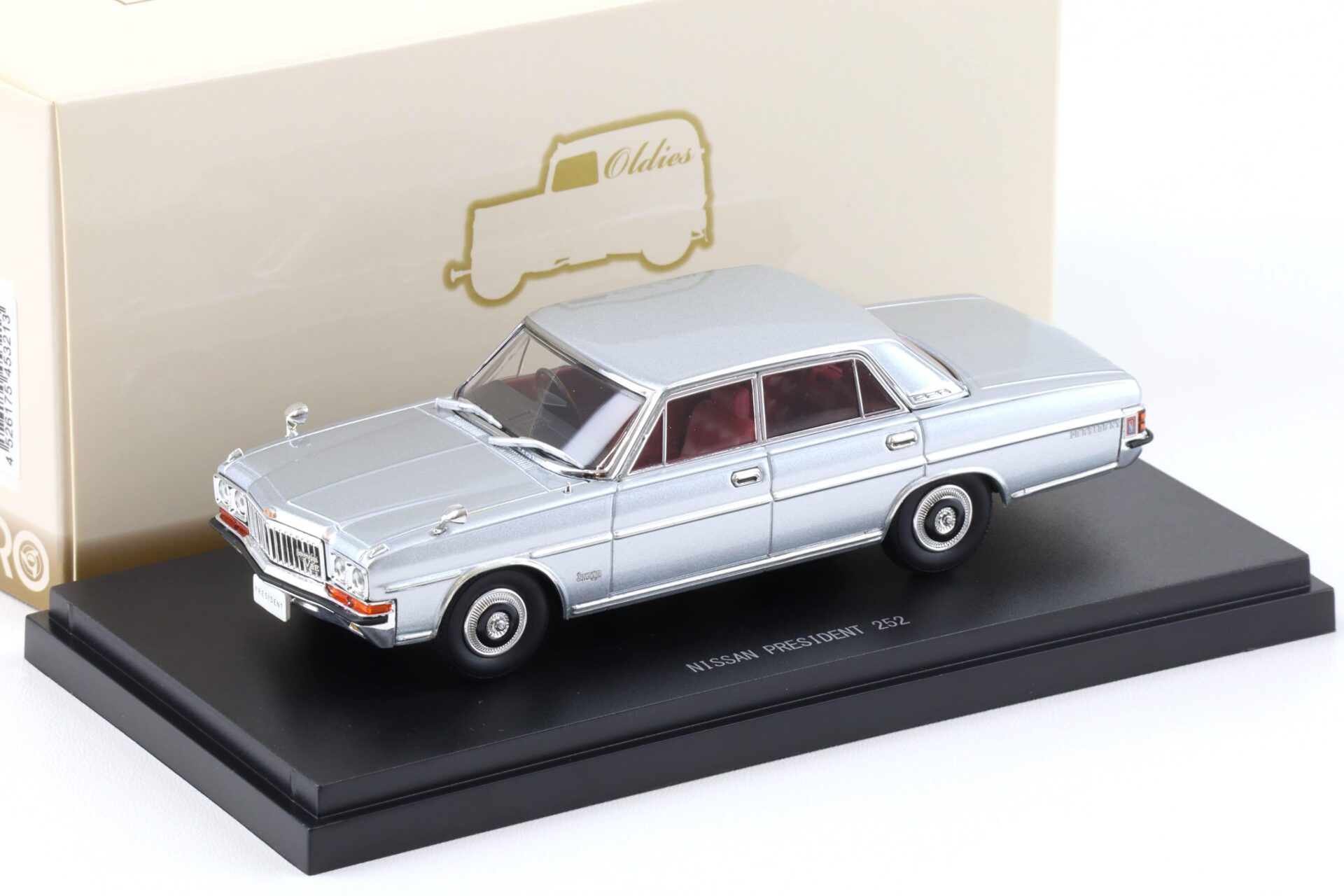 1:43 Ebbro Nissan President 252 Limousine silver metallic