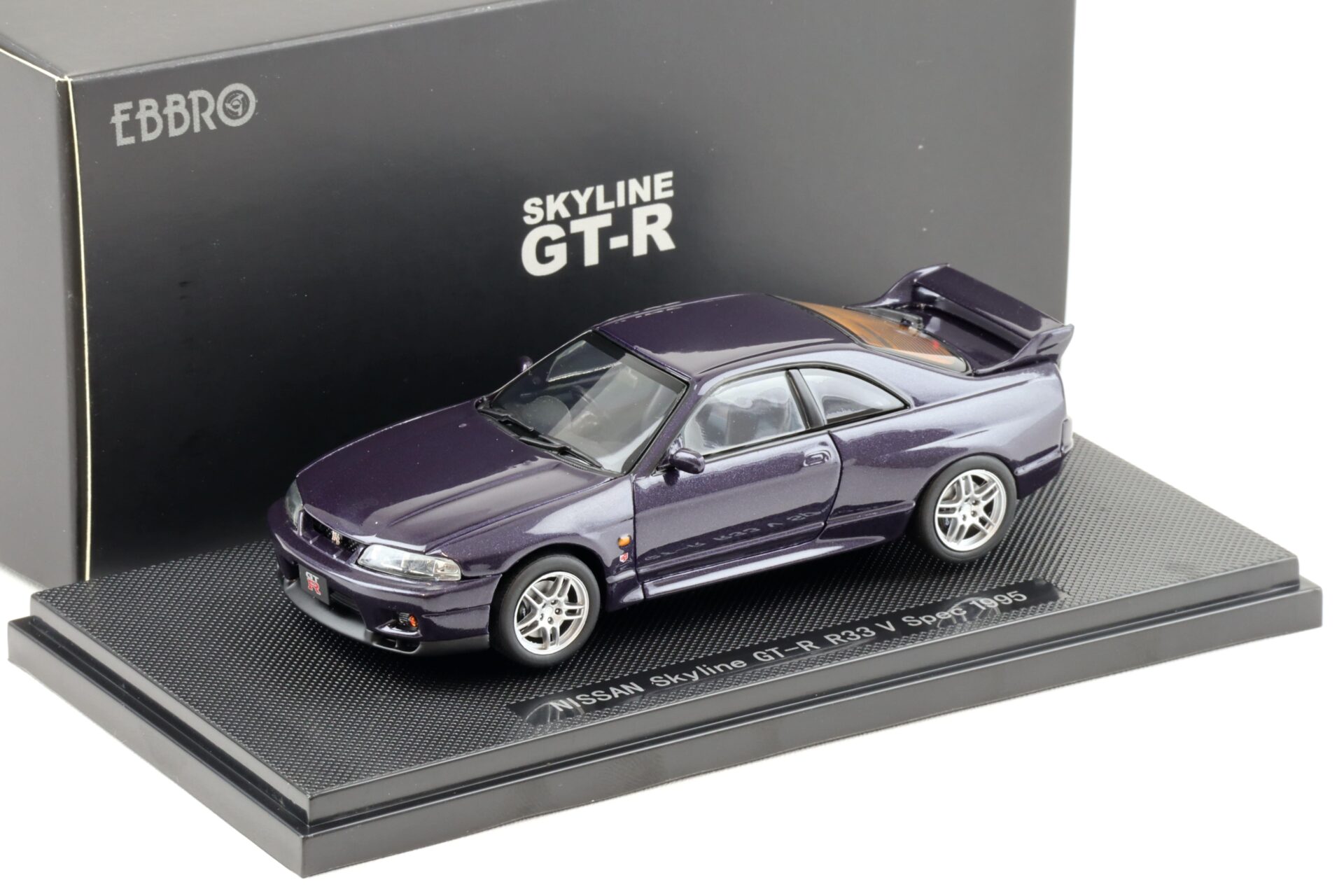 1:43 Ebbro Nissan Skyline GT-R (R33) Vspec 1995 purple