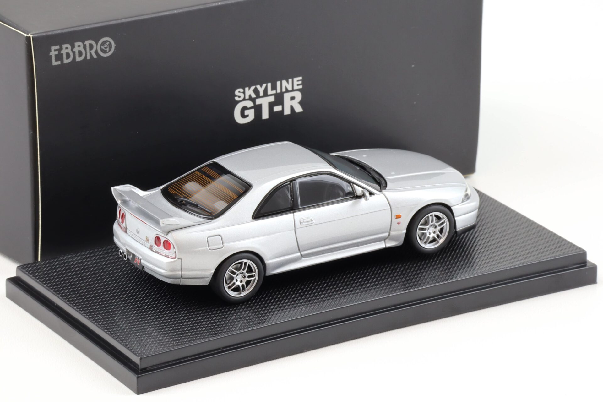 1:43 Ebbro Nissan Skyline GT-R (R33) Vspec 1995 silver