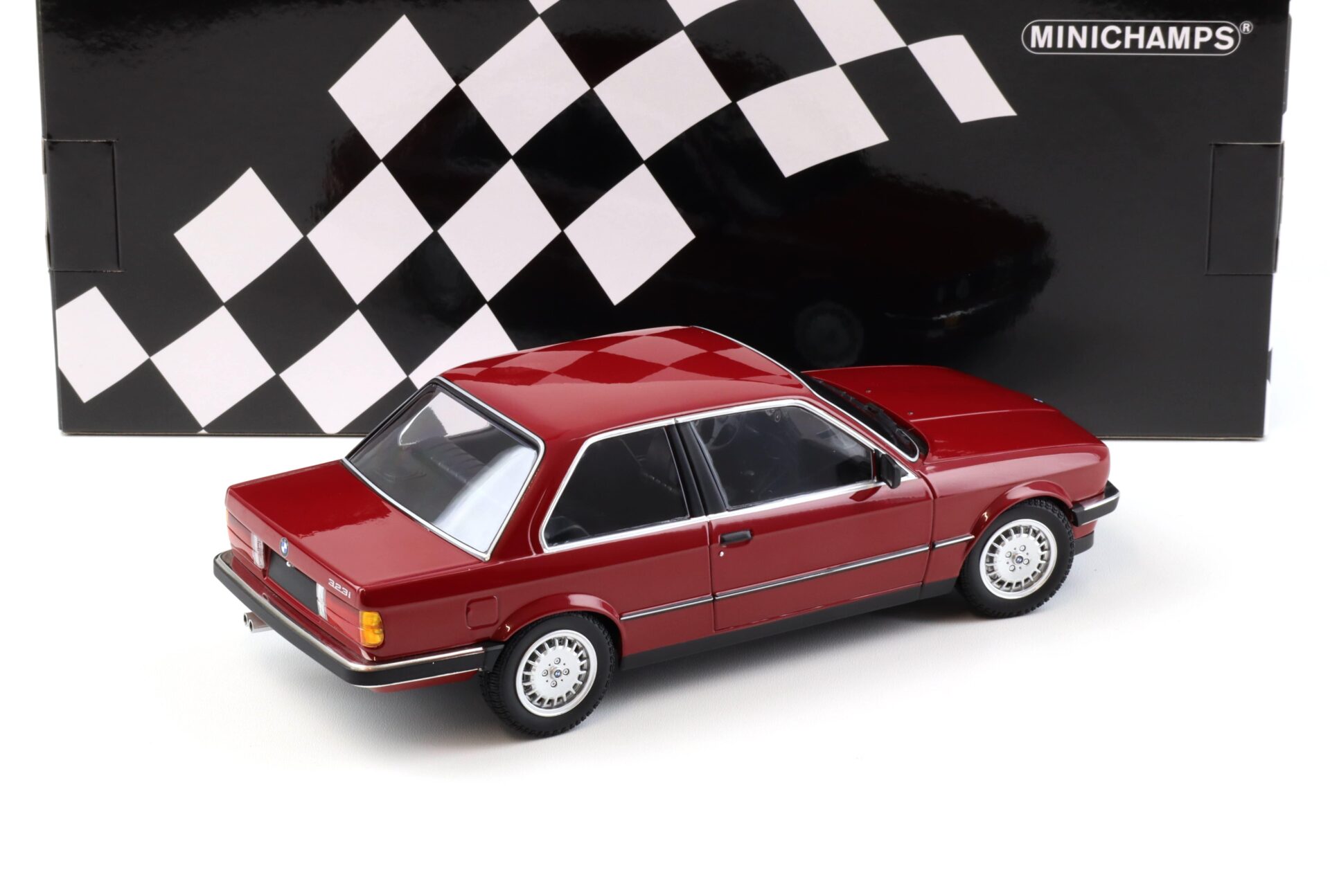1:18 Minichamps BMW 323i (E30) 1982 carmine red