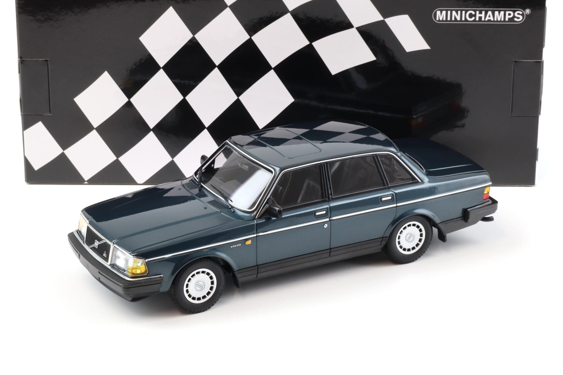 ID 94269 orig 1.jpg 1:18 Minichamps Volvo 240 GL Limousine 1986 petrol metallic