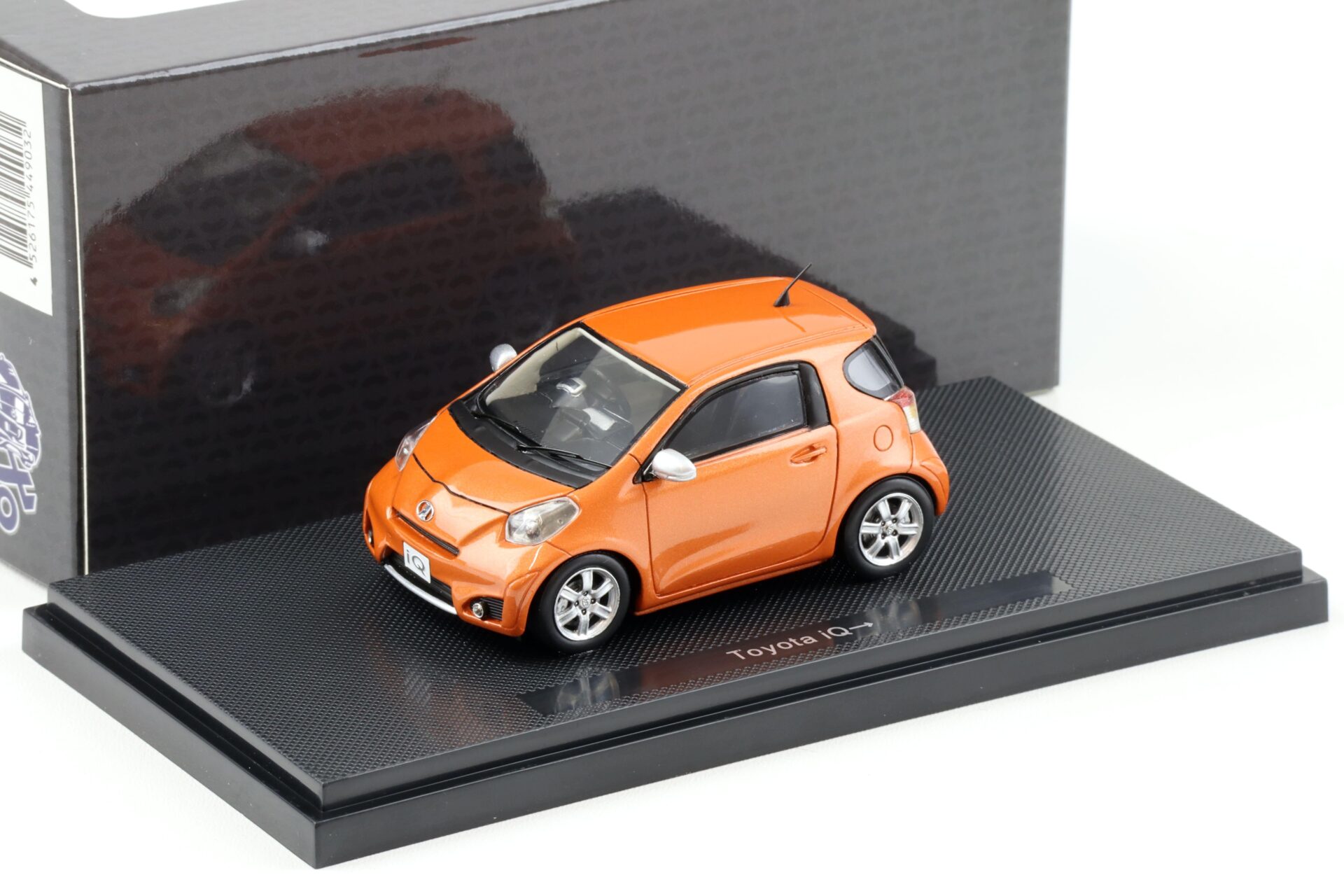 1:43 Ebbro Toyota IQ orange 2009