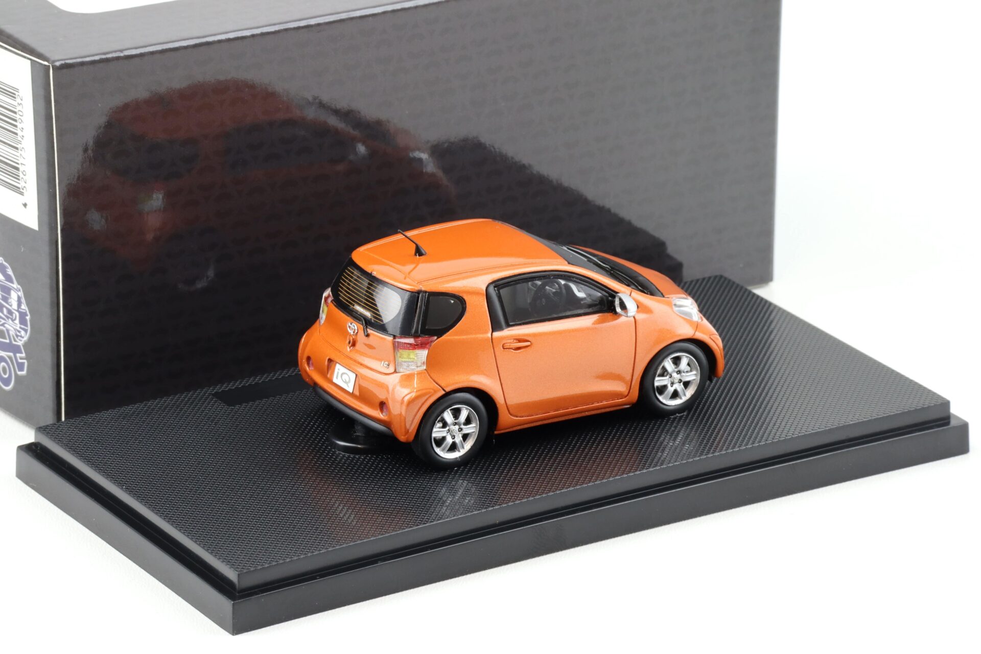 1:43 Ebbro Toyota IQ orange 2009