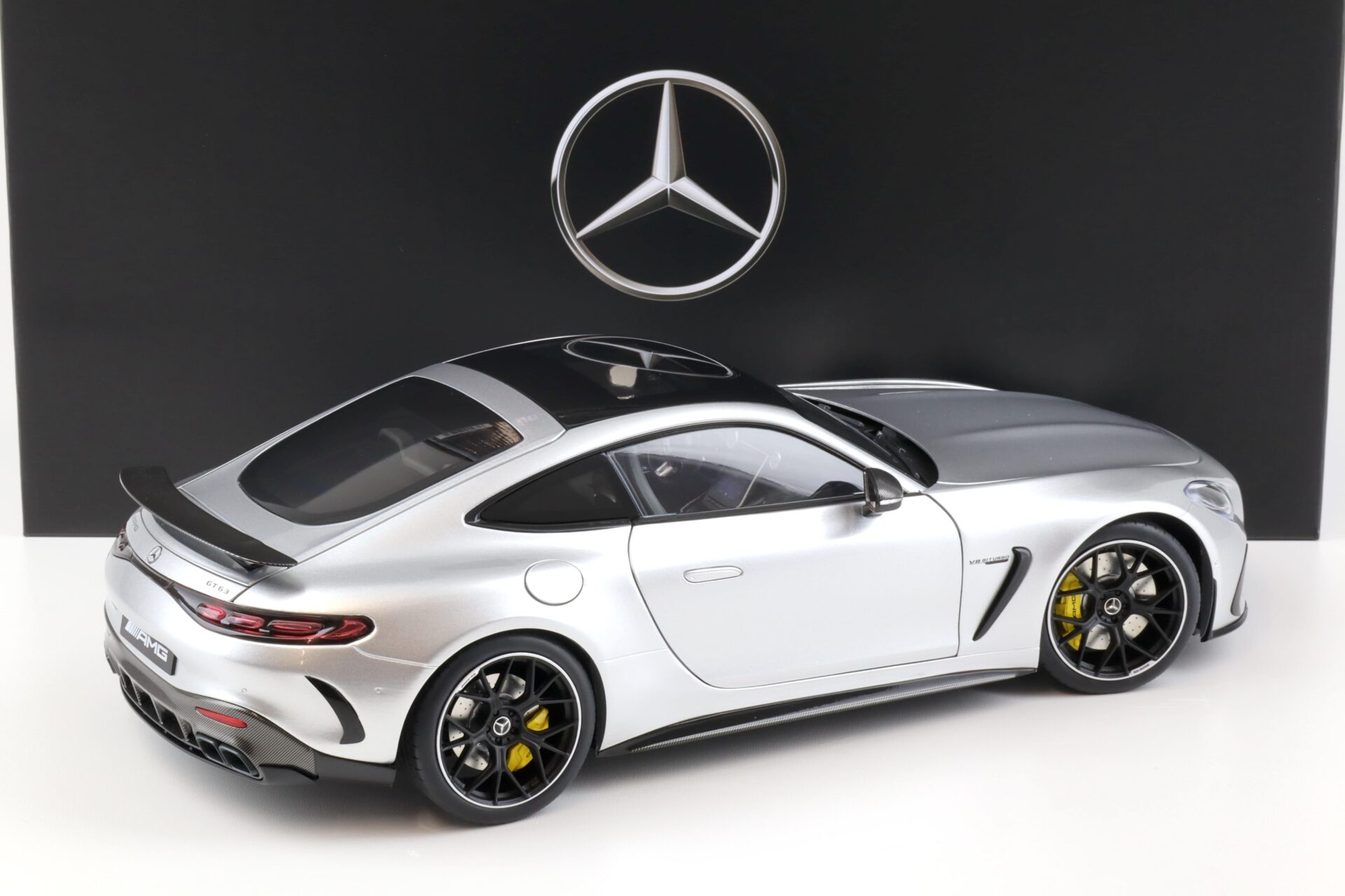 1:12 NZG Mercedes AMG GT 63 4Matic C192 Hightech-silver AERO DEALER VERSION