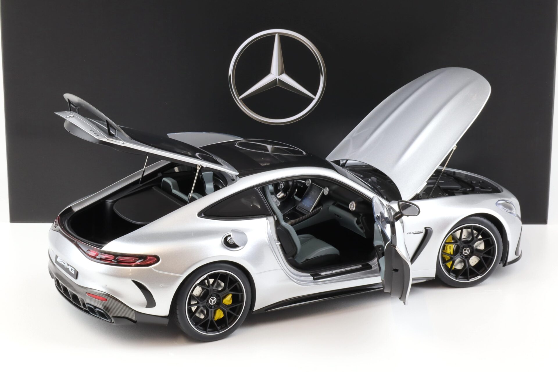 1:12 NZG Mercedes AMG GT 63 4Matic C192 Hightech-silver AERO DEALER VERSION