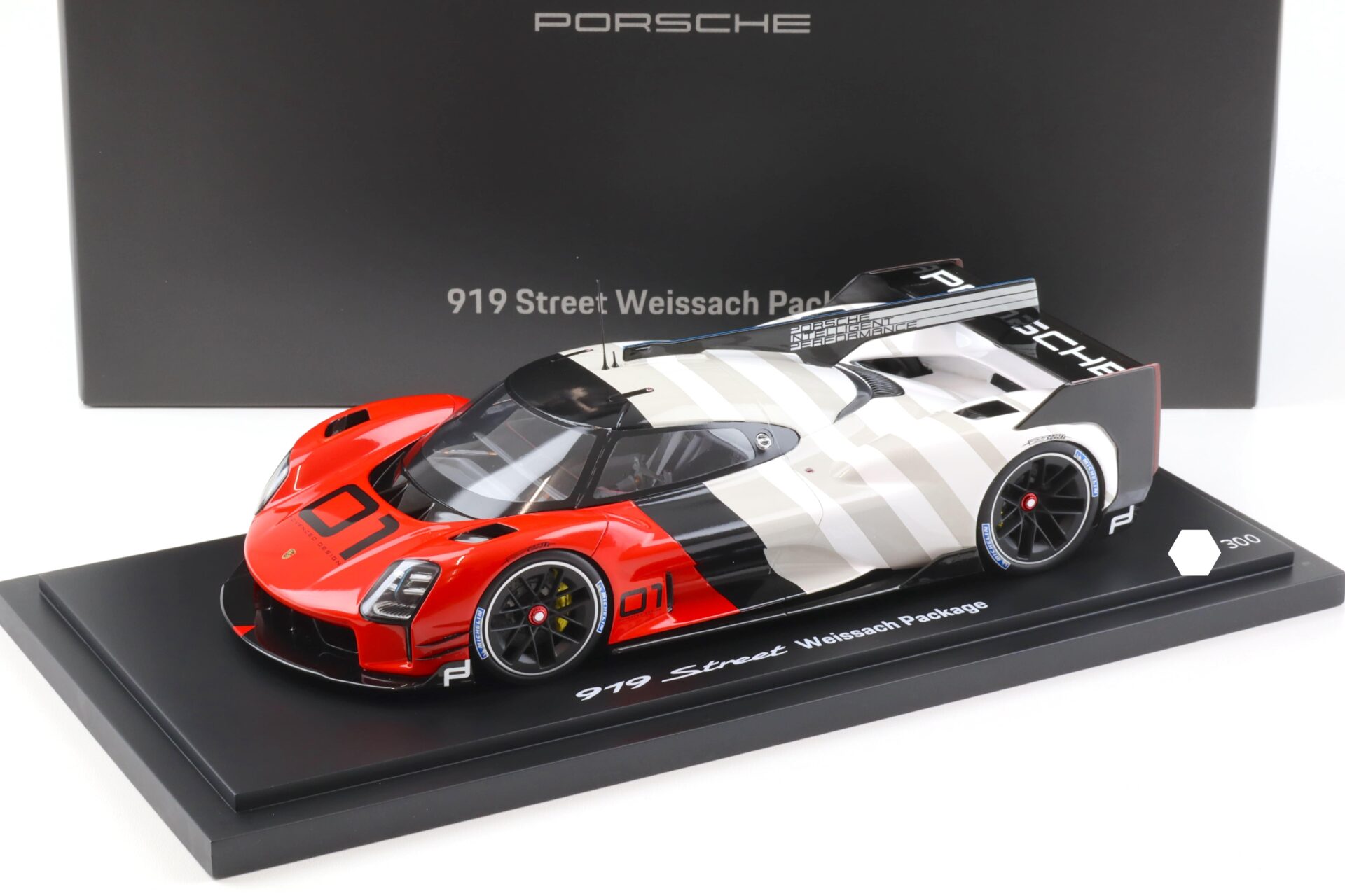 1:18 Spark Porsche 919 Street Version Weissach Package grey/red/black WAP DEALER