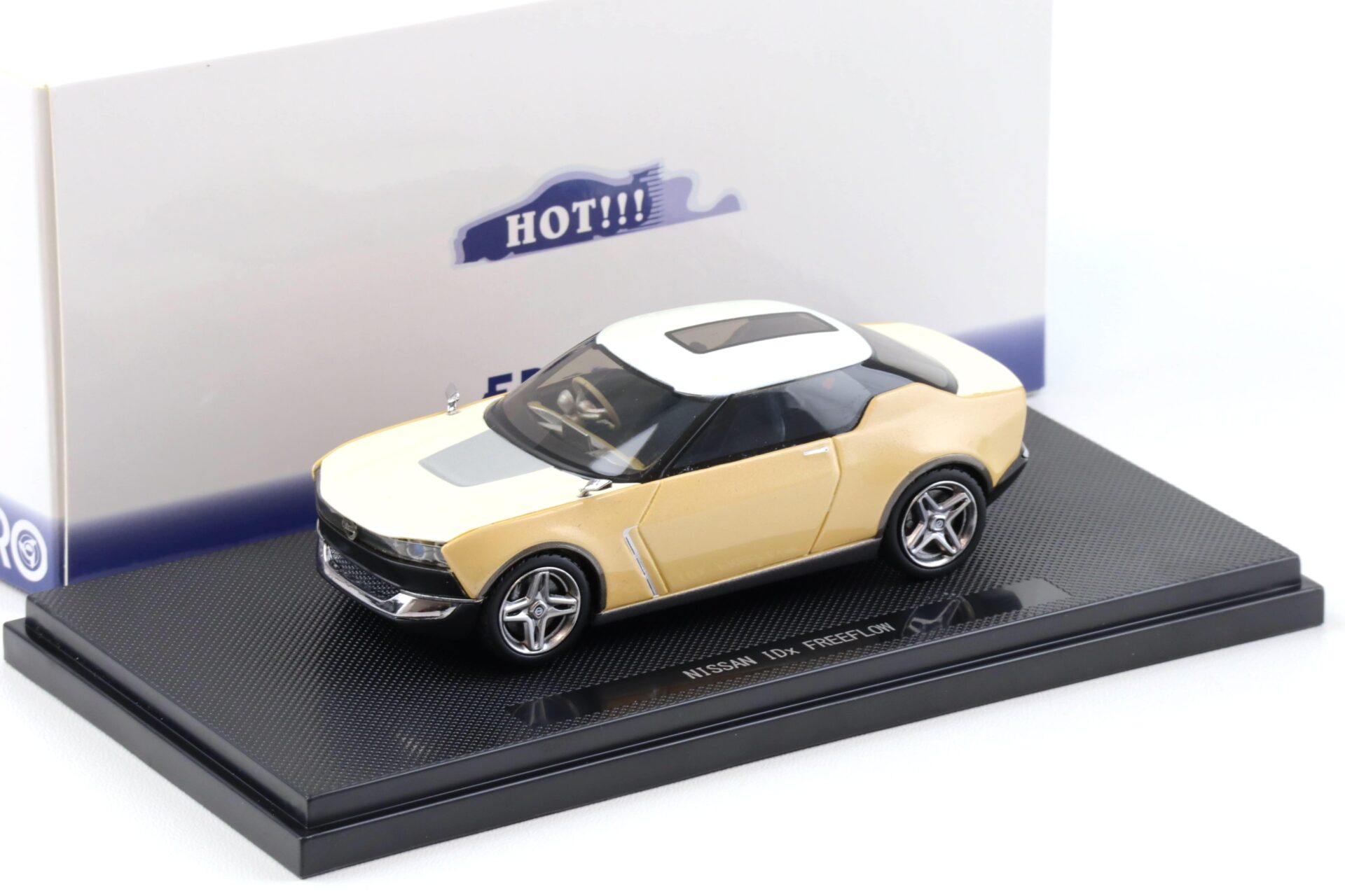 1:43 Ebbro Nissan IDx FREEFLOW beige/ white