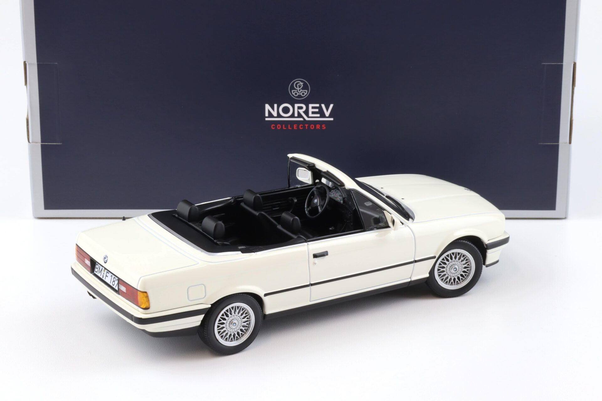 1:18 Norev BMW 325i (E30) Cabriolet 1991 Alpine white 183213