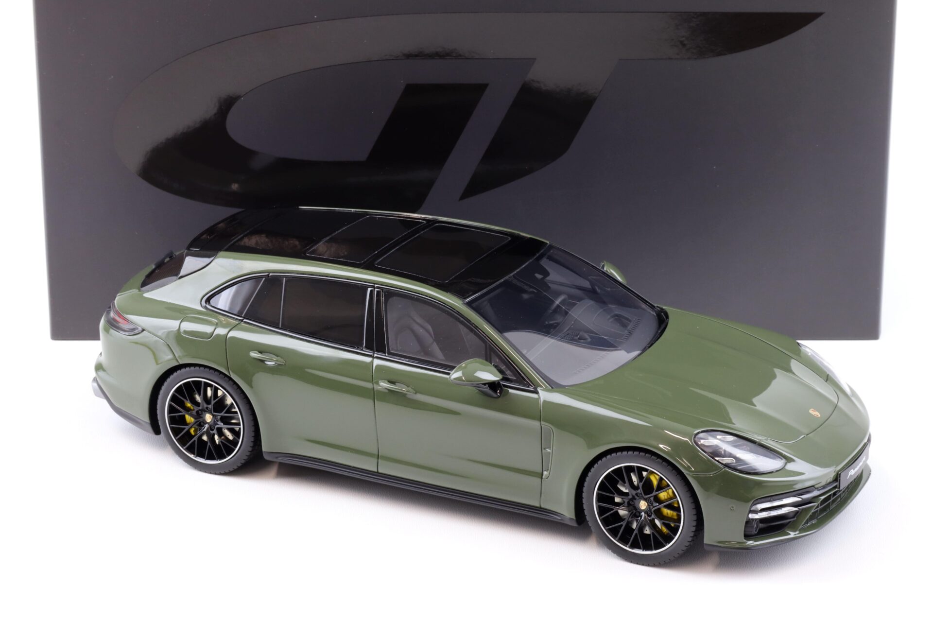 1:18 GT Spirit GT447 Porsche Panamera Turbo S Sport Turismo Nato olive 2021