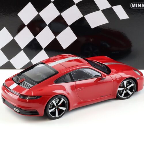 1:18 Minichamps Porsche 911 (992) Carrera 4S Coupe 2019 Carmine red - Image 3