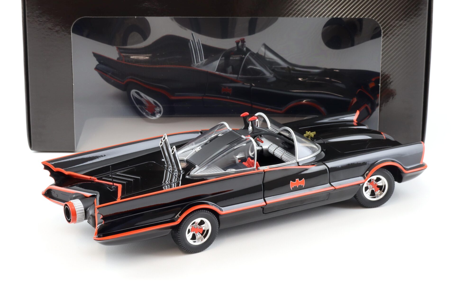 1:18 Hot Wheels BATMAN 1966 Classic TV Series Batmobile black W1171