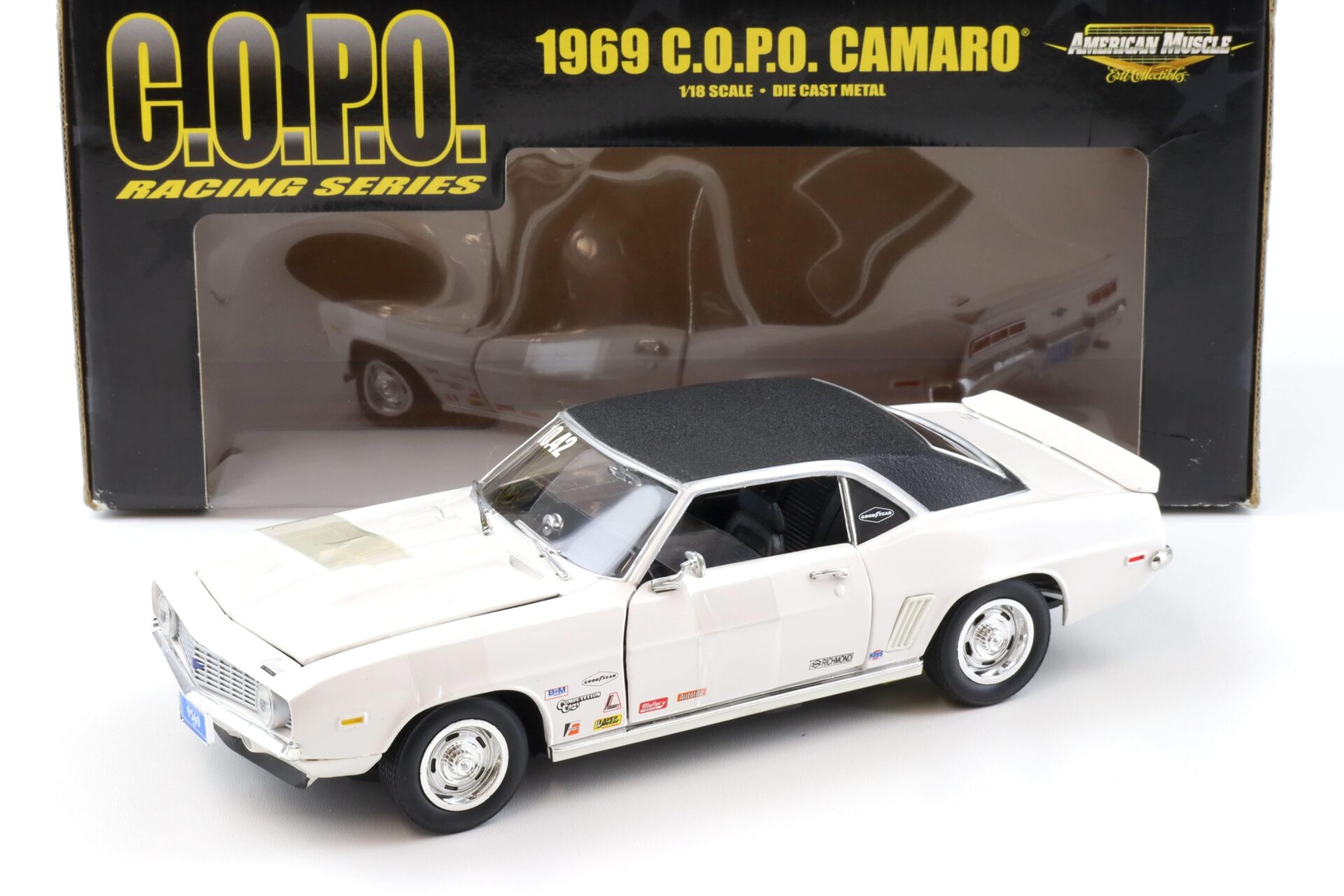 ID 95360 orig.jpg 1:18 ERTL 1969 Chevrolet COPO Camaro white/ black Hobby Edition 36677