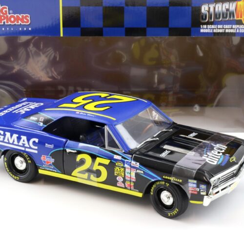 1:18 ERTL 1967 Chevrolet Chevelle Brian Vickers GMAC #25 blue 76332