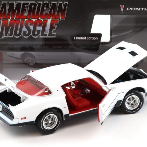 1:18 Auto World 1977 Pontiac Firebird Formula cameo white