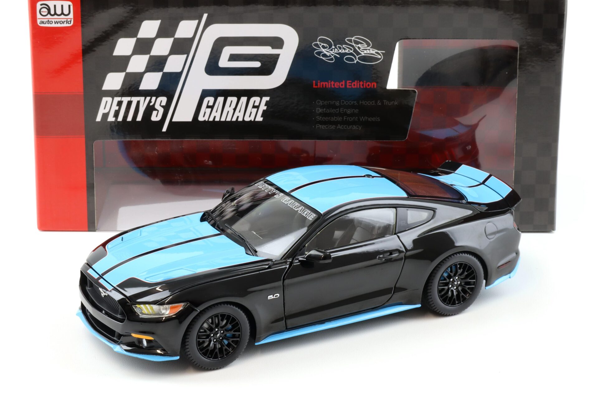 1:18 Auto World 2016 Ford Mustang GT 5.0 Coupe PettyÂ´s Garage black/ blue
