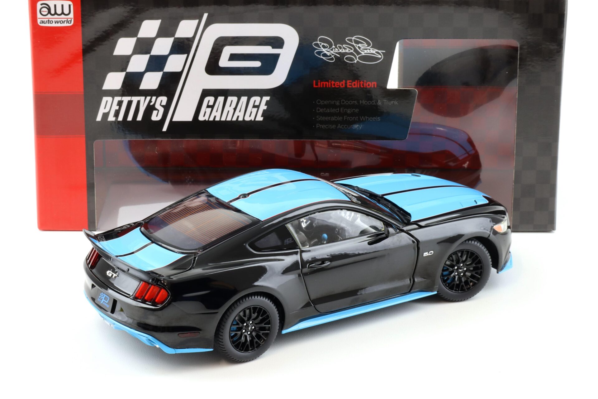 1:18 Auto World 2016 Ford Mustang GT 5.0 Coupe Petty´s Garage black/ blue