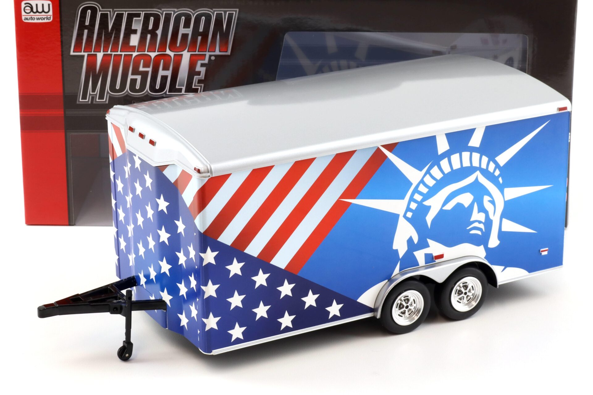 1:18 Auto World Four Wheel Enclosed Trailer Anhänger Patriotic USA red/white/blue