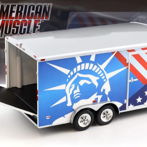 1:18 Auto World Four Wheel Enclosed Trailer Anhänger Patriotic USA red/white/blue