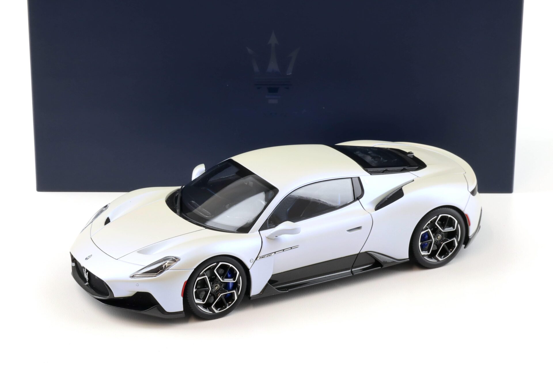 ID 95489 orig.jpg 1:18 BBR Maserati MC20 Coupe 2020 Bianco Audace white Die-Cast HE180051ABF