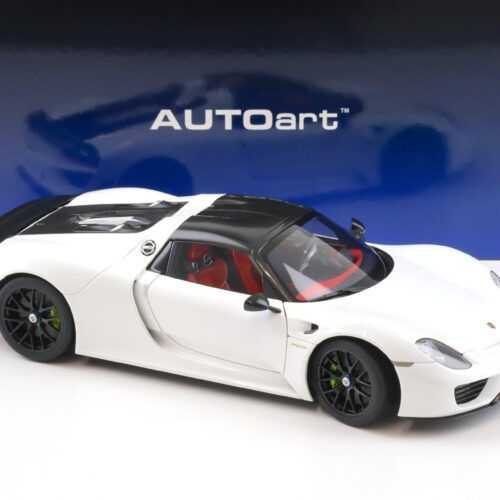 1:18 AUTOart Porsche 918 Spyder Weissach Package 2013 white/ red interior 77920
