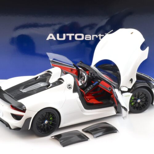 1:18 AUTOart Porsche 918 Spyder Weissach Package 2013 white/ red interior 77920