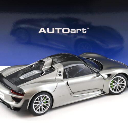 1:18 AUTOart Porsche 918 Spyder Weissach Package 2013 Liquid Metal silver 77922