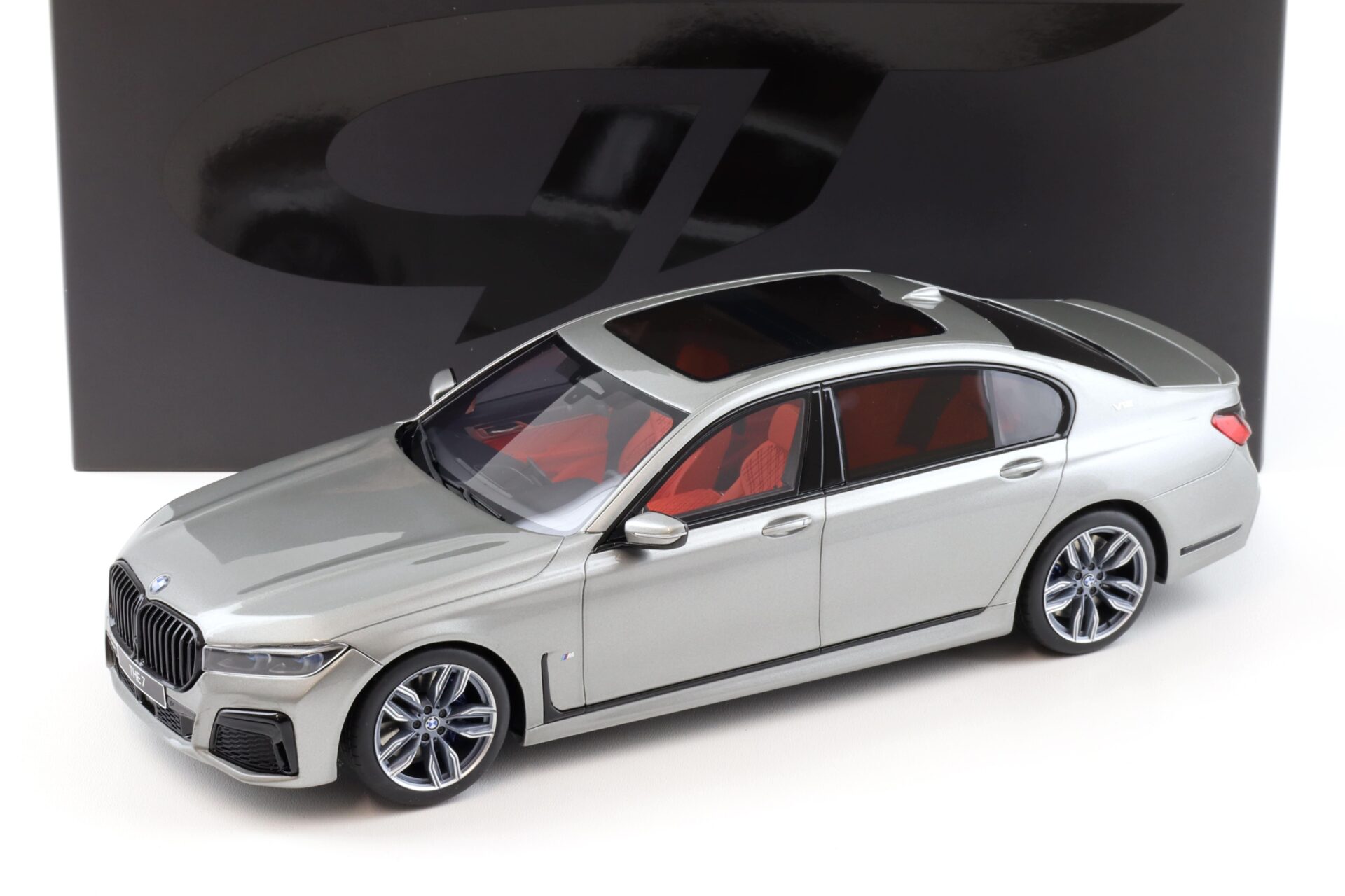 ID 95668 orig 1.jpg 1:18 GT Spirit GT478 BMW 7 Series G12 M760i V12 Final Edition Donington grey 2020