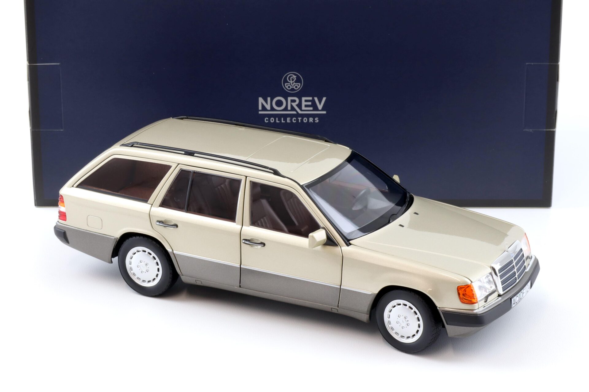 1:18 Norev Mercedes 300D T-Modell Estate S124 E-Class 1990 Smoke silver - Limited 200 pcs.