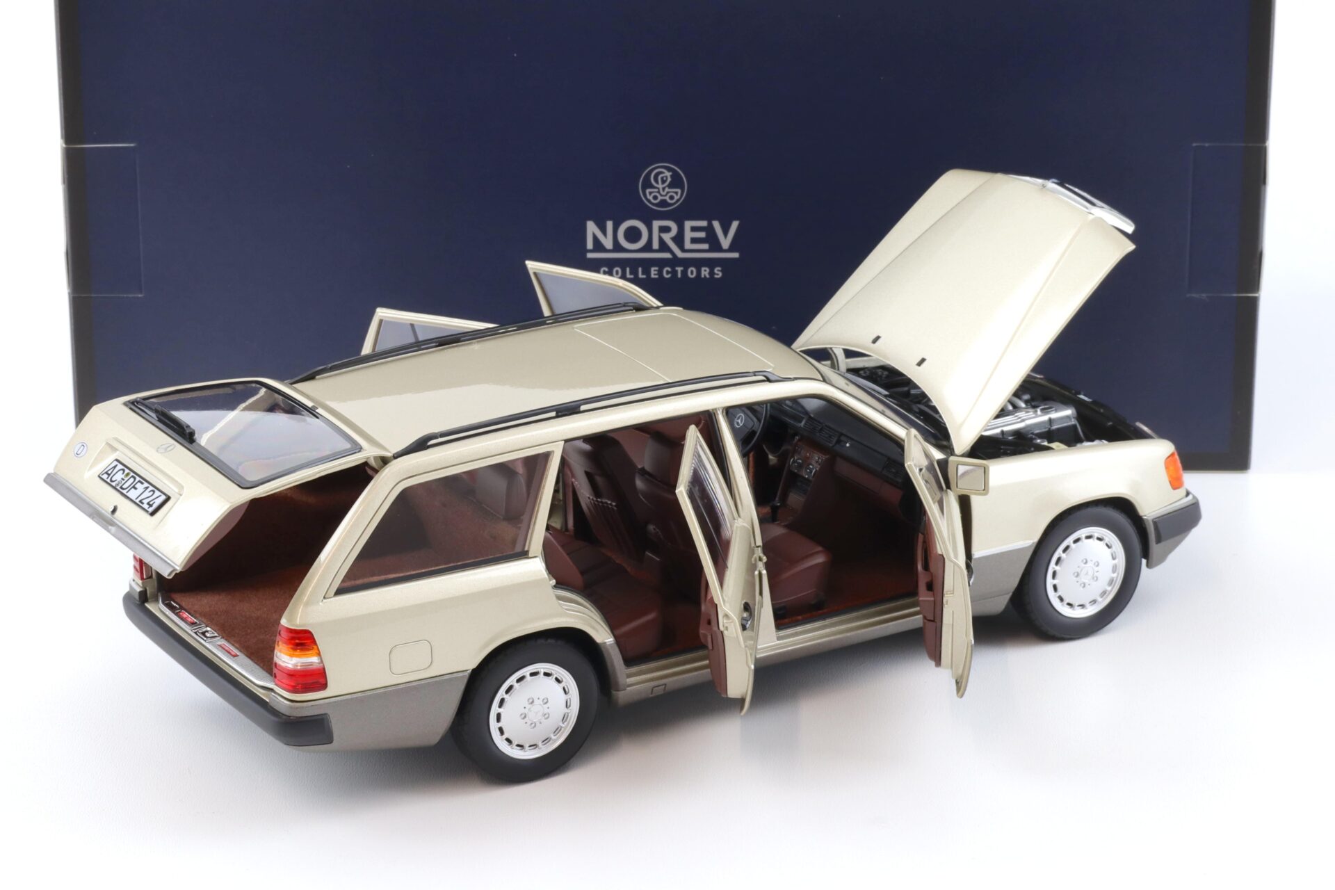 1:18 Norev Mercedes 300D T-Modell Estate S124 E-Class 1990 Smoke silver - Limited 200 pcs.