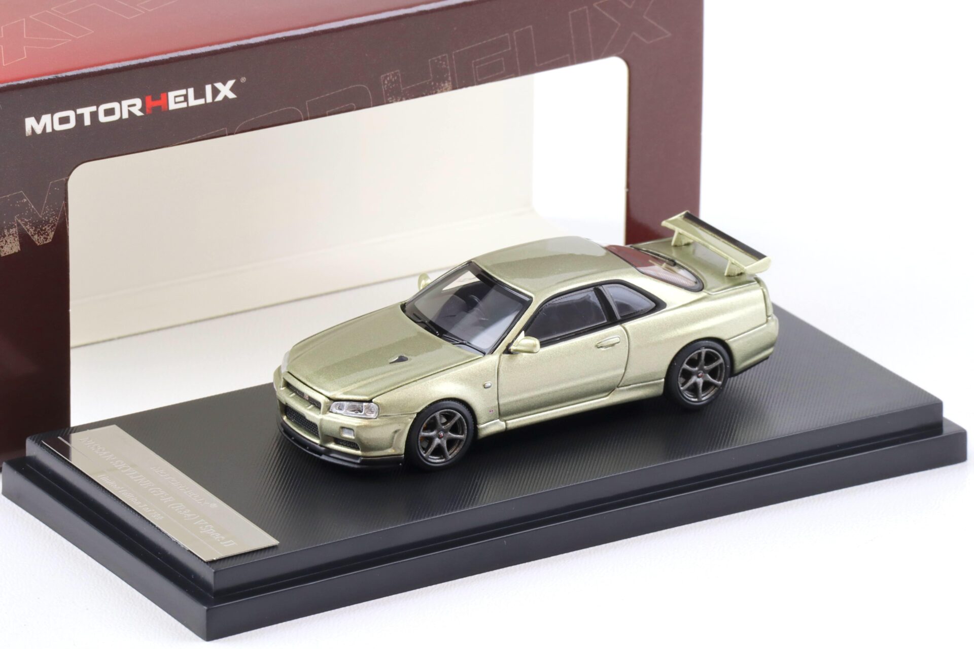 1:64 Motorhelix Nissan Skyline GT-R R34 V Spec II Millenium Jade M63405